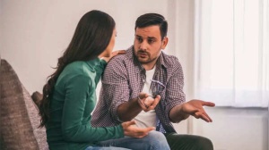 Relationship Roadblocks: Spotting Commitment Issues Early On
