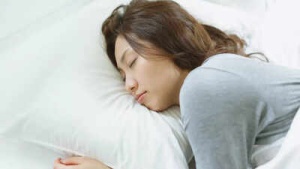 Pillow Lines: Are Your Sleep Creases a Sign of Premature Aging? Expert Tips to Prevent Wrinkles